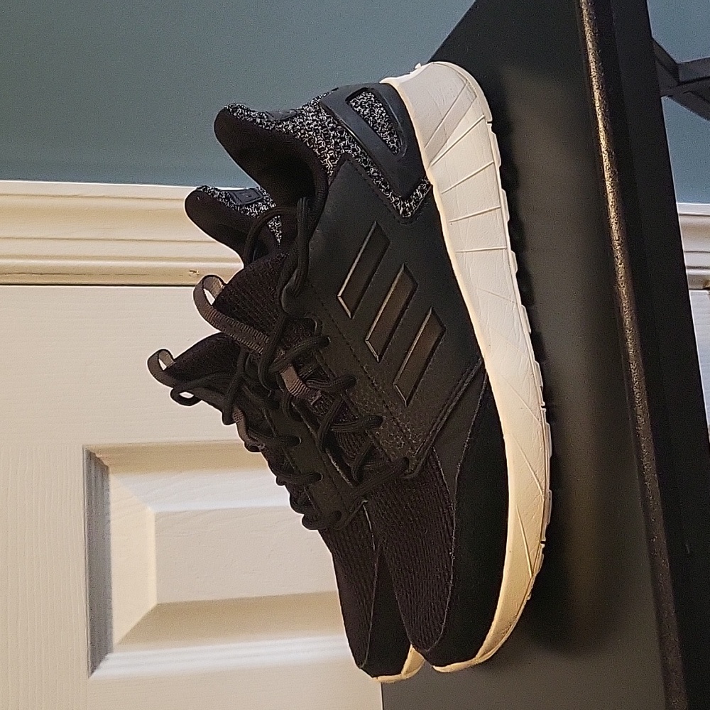 Sneakers - Picture 3 of 8